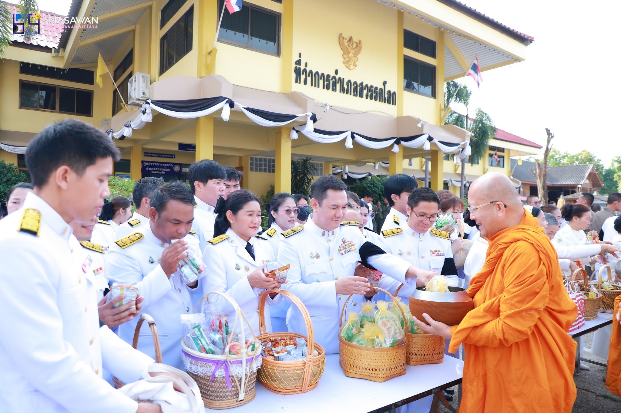พิธีสวดพระพุทธมนต์และทำบุญตักบาตรถวายพระราชกุศล เนื่องในวันคล้ายวันพระราชสมภพ สมเด็จพระนางเจ้าสิริกิติ์ ฯ และวันแม่แห่งชาติ ประจำปี 2569